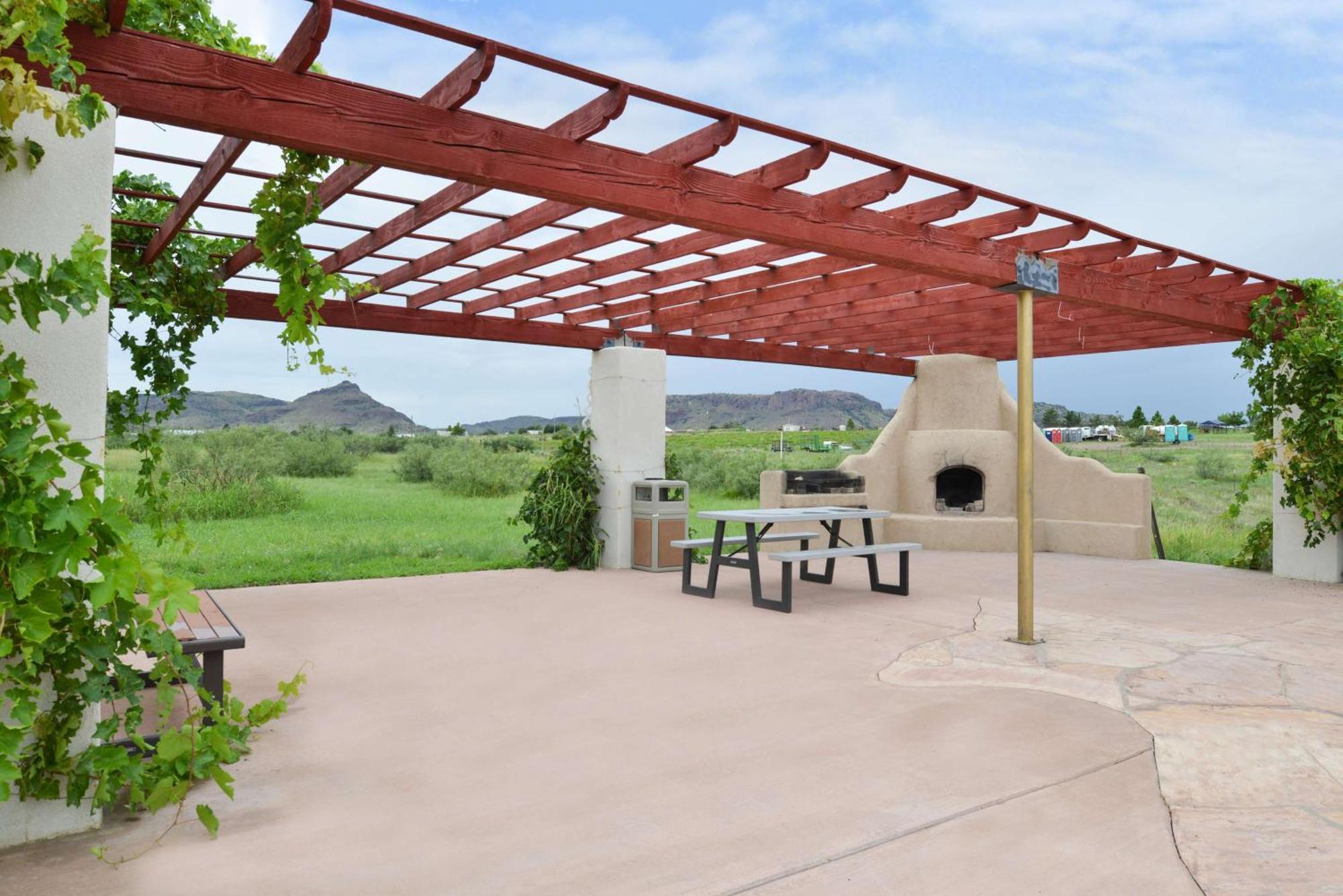 Hampton Inn Alpine Ngoại thất bức ảnh